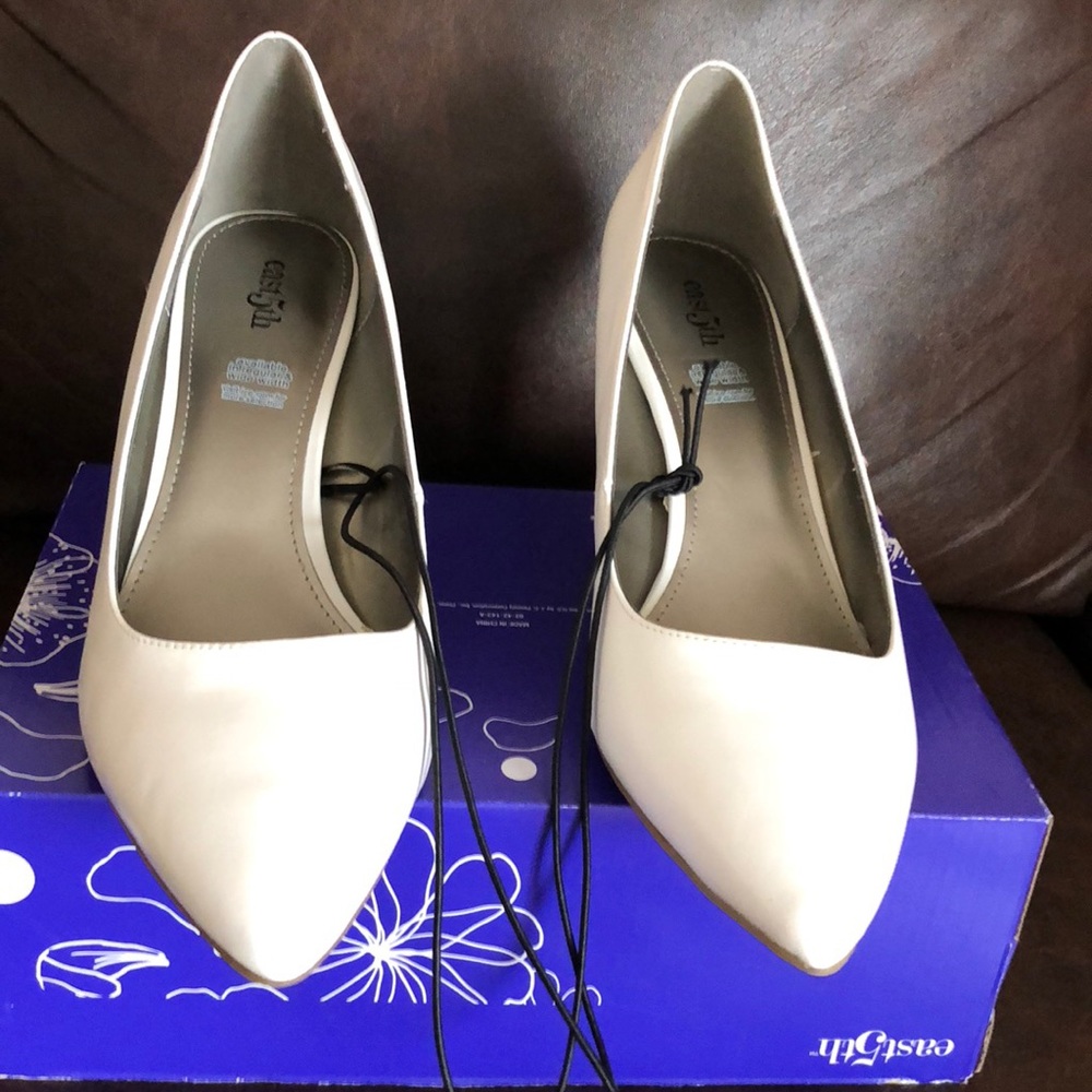 East 5th Women's  Dorit Heels White New - Picture 3 of 8